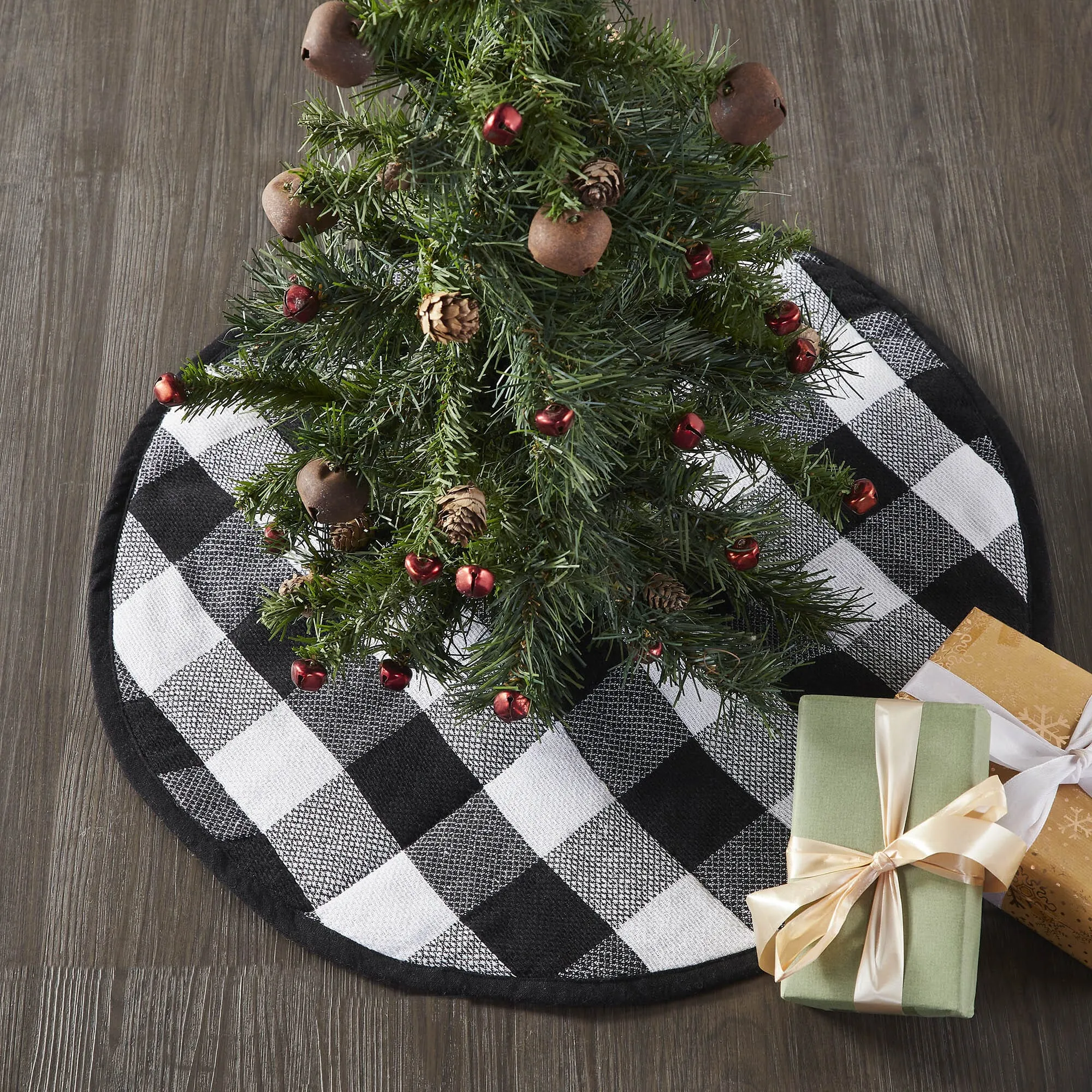 Annie Black Buffalo Check Tree Skirt 24"